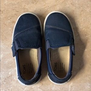 Toms Luca slip ons